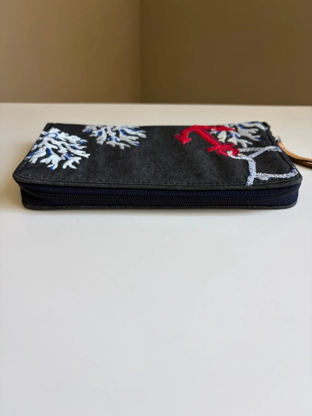 Vera Bradley Beach Wallet - Picture 5 of 11